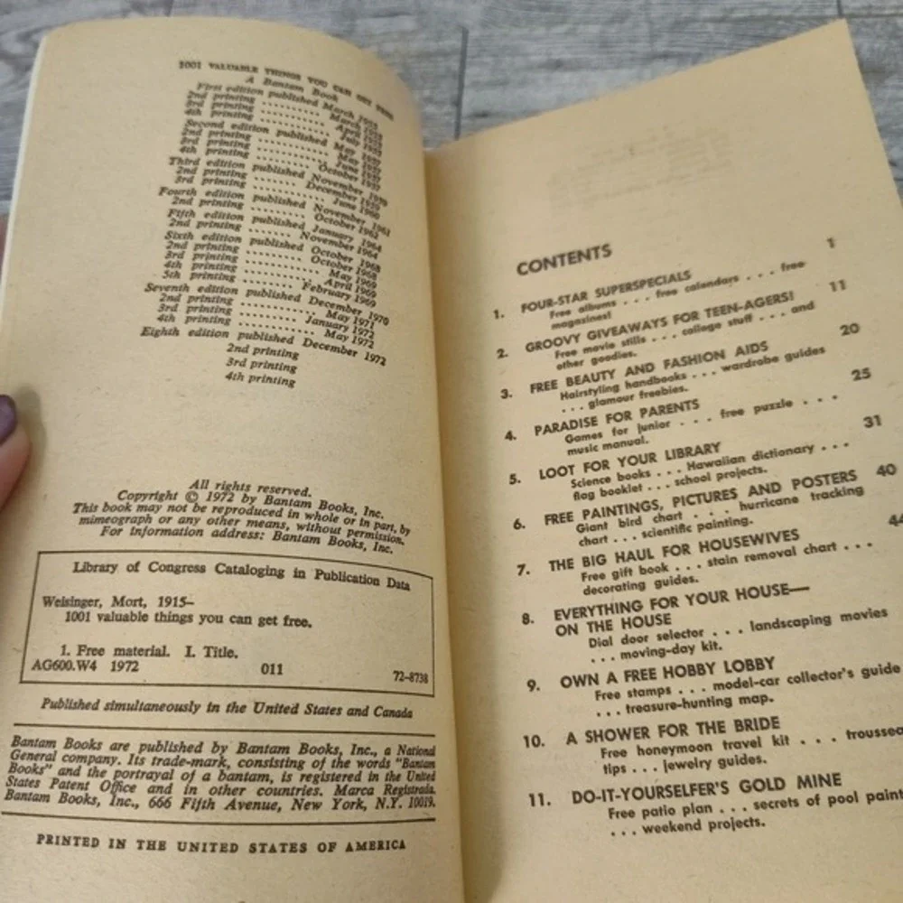 1001 Valuable Things You Can Get For Free Mort Weisinger 1972 Bantam Vintage‎ PB